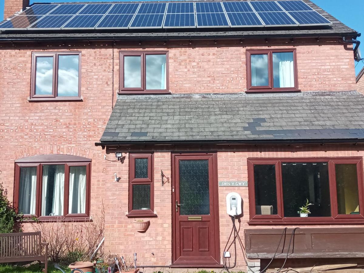 Swn Y Gwy ~ The Sound Of The Wye Apartment Brecon Exterior photo